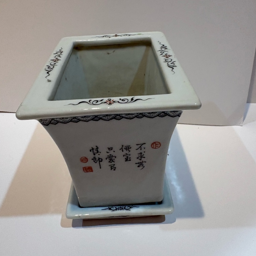 Chinese Porcelain Planter or Jardinière with Traditional Art - Picture 6 of 9
